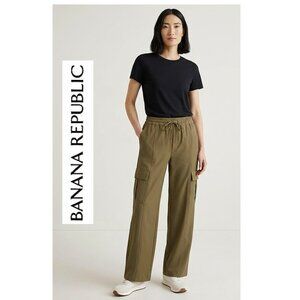 Banana Republic (BR Sport) - Olive green wide leg cargo pants